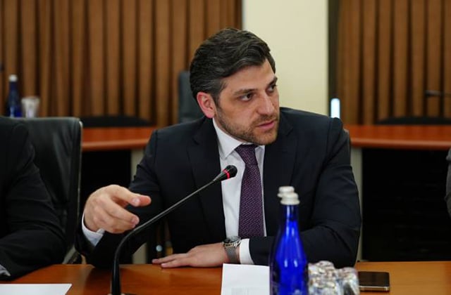 Գևորգ Սիմոնյանի աշխատասենյակում քննչական գործողություններ են իրականացվում ՀԿ-ում քննվող քրեական վարույթի շրջանակում