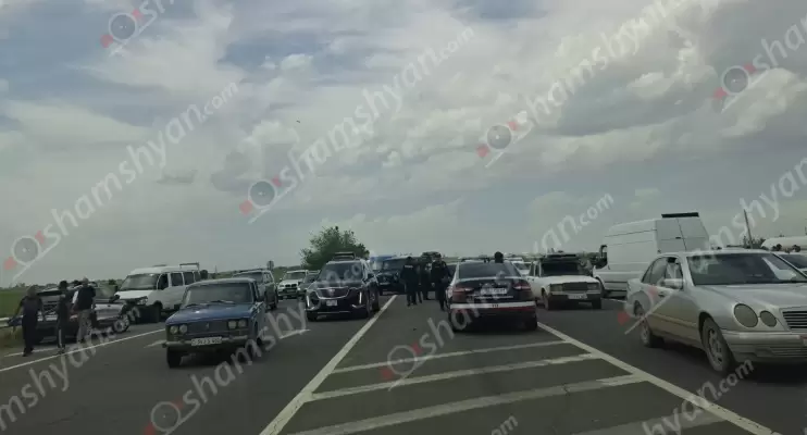 Լարված իրավիճակ Արմավիրի մարզում․ գյուղացիները, ի նշան բողոքի, փակել էին Երևան–Արմավիր ավտոճանապարհը․ պատճառը լոլիկի արտահանման խնդիրներն են