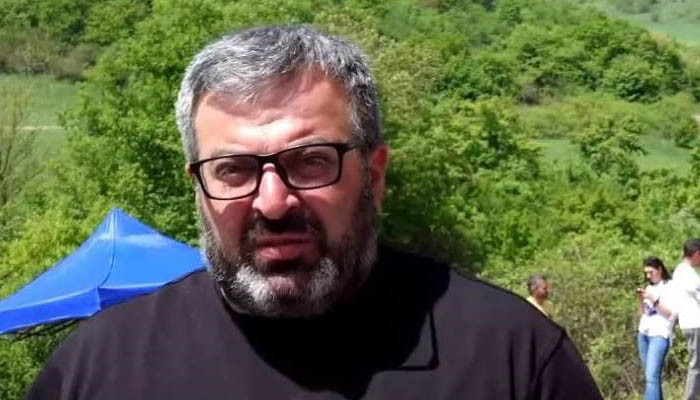 Կիրանցում մեկ սյուն դրել են դպրոցի մոտ, մեկը վագոն–տնակի, այսպիսով գյուղը կիսելով 2 մասի. Գառնիկ Դանիելյան