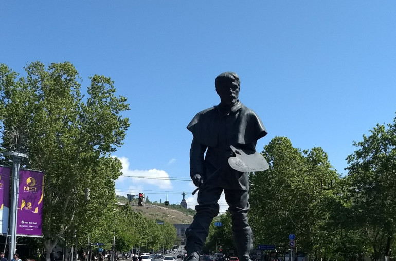 Շառլ Ազնավուրի արձանը կտեղադրվի Ֆրանսիայի հրապարակում՝ Ռոդենի արձանի տեղը. վերջինս կտեղափոխվի