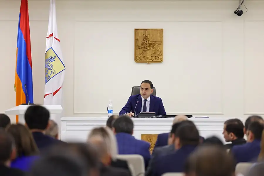 Քաղաքապետը բավարար է գնահատել ձնամաքրման աշխատանքները