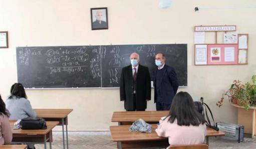 Դպրոցները պետք է լինեն ապաքաղաքական կառույցներ. Կոտայքի մարզպետը՝ դպրոցների տնօրեններին