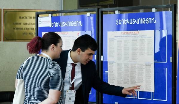 10/05 ընտրատեղամասում ժամը 14:30-ի դրությամբ գրանցված 1833 ընտրողից 156-ը կատարել է իր ընտրությունը. նկատվում է պասիվություն