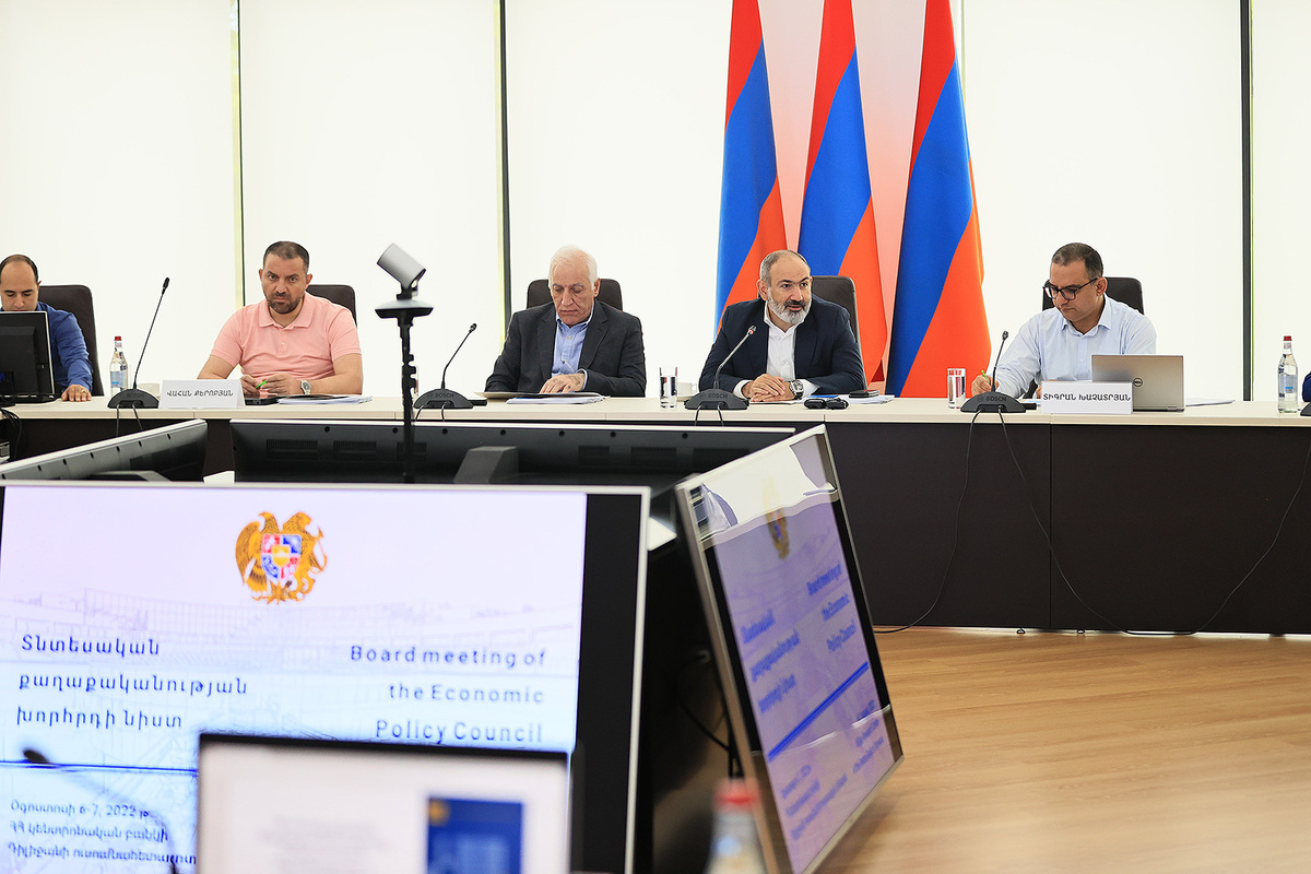 «Գրանցված աշխատատեղերի աճ ենք ունենում». վարչապետը տնտեսական քաղաքականության խորհրդի նիստ է վարել