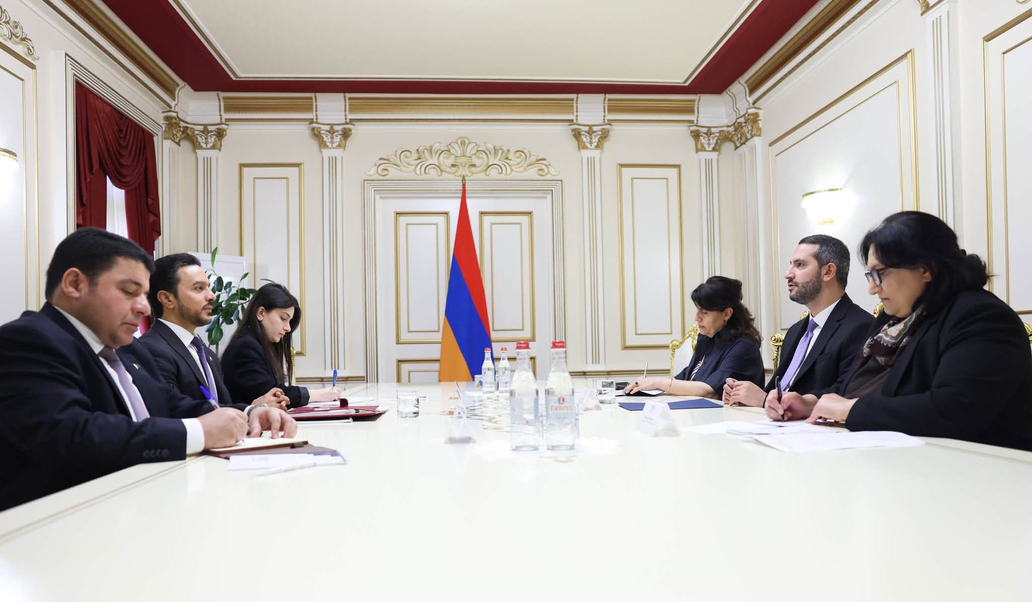 ԱԺ նախագահը և Կատարի դեսպանը քննարկել են տարածաշրջանային խնդիրներն ու զարգացումները