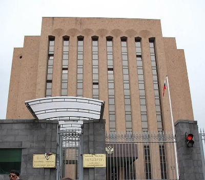 ՀՀ-ում ՌԴ դեսպանատունը բողոքի նոտա է հղել Հայաստանի ԱԳՆ-ին՝ հորդորելով քայլեր ձեռնարկել դեսպանատունը շրջափակած ցուցարարների դեմ